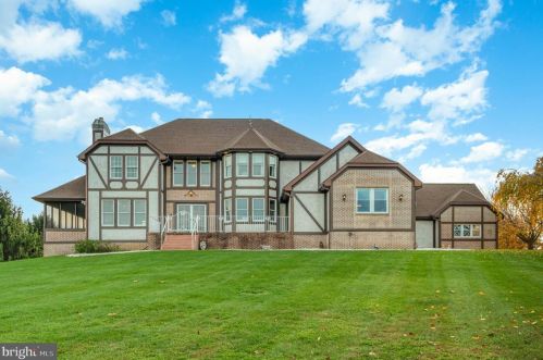 11 Thrush Dr, Carlisle PA  17015-7653 exterior