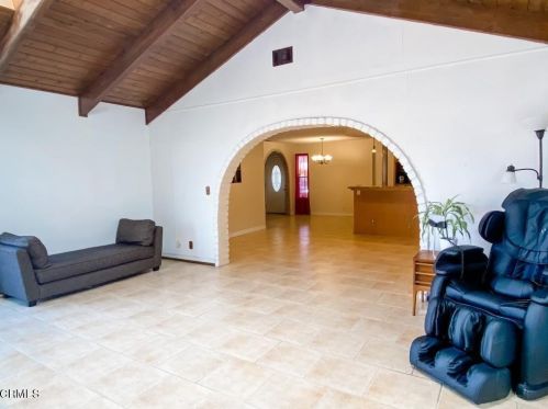 701 Yale Pl, Oxnard CA  93033-7203 exterior