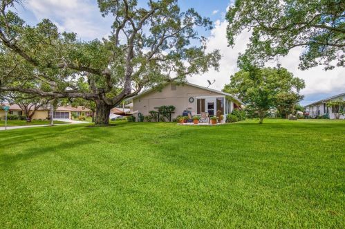 8204 Palencia Dr, Port Richey, FL 34668-2731