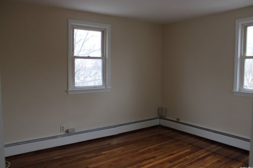 249 4th St, West Islip NY  11795-1831 exterior