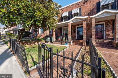 1722 Frankford St, Washington, DC 20020-6310