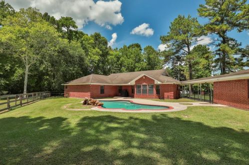 110 Pine Place St, Mont Belvieu TX  exterior