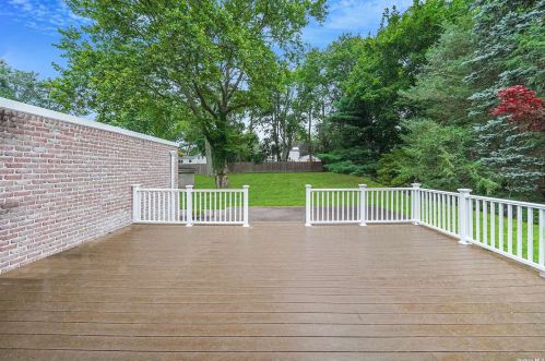 53 Rogues Path, Huntington Station NY  11746-2736 exterior