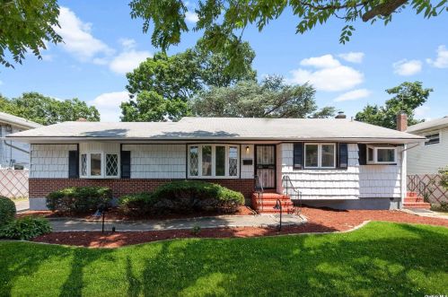 274 Magnolia Ave, Westbury, NY 11590-3708