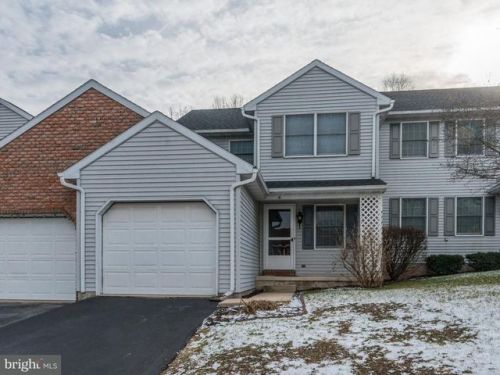6 Parkview Dr, Swartzville, PA 17569-9427