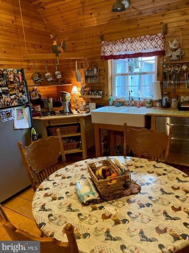 914 Old Piney Rd, Jim Thorpe, PA 18229-1564
