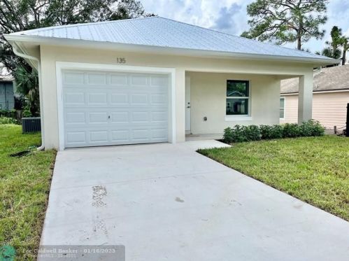 135 45th Ave, Vero Beach, FL 32968-2376