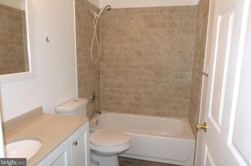 19 Fountayne Ct, Princeton NJ  08540-7823 exterior