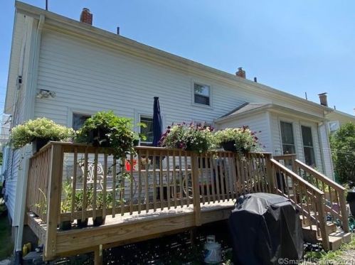 13 Pulaski St, Norwich CT  06351-2305 exterior