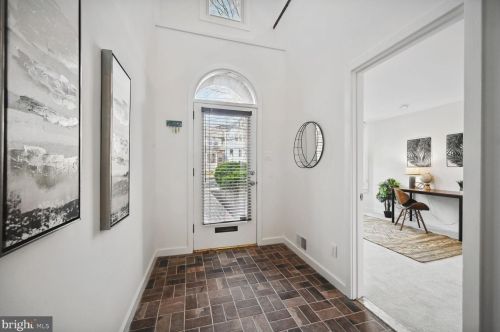 2427 Tunlaw Rd, Washington, DC 20007-1819