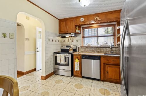 2300 Baylis Ave, Floral Park NY  11003-2807 exterior