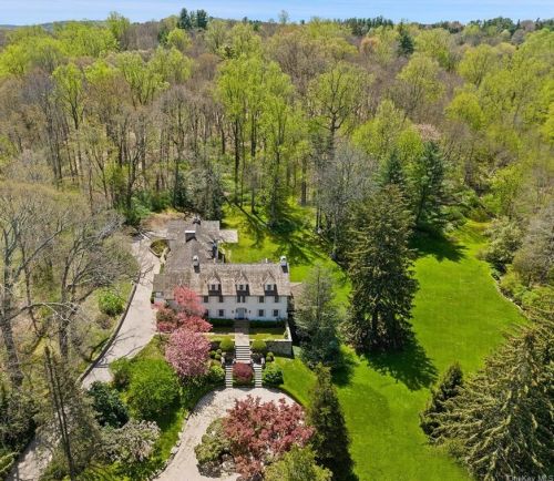 21 Bedford Center Rd, Bedford Hills, NY 10507-2202