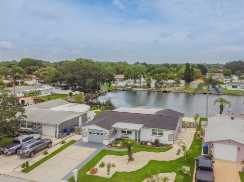 4047 Star Island Dr, Tarpon Springs FL  34691-3443 exterior