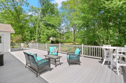 80 Chatfield Dr, Bridgeport CT exterior