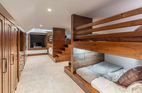 8207 Fallen Leaf Way, Truckee CA  96161-4273 exterior