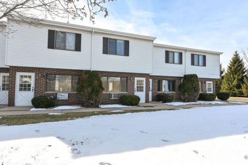 321 Washington St, Slinger WI  53086-9301 exterior