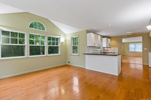 2751 Quaker Church Rd, Yorktown Hgts NY  10598-3346 exterior