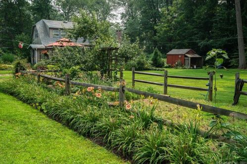 25 Losee Dr, Litchfield CT  06778-2507 exterior