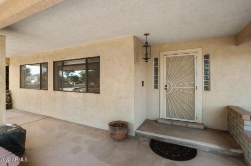 4742 Park View Ln, Glendale, AZ 85310-3023