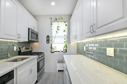 252 Beach 129th St, Far Rockaway, NY 11694-1603