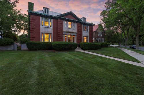 2639 Wahl Ave, Milwaukee, WI 53211-3826