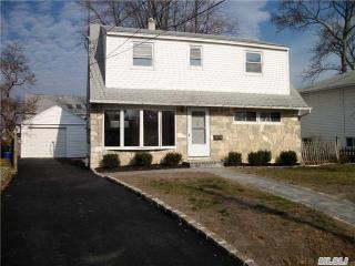233 Lake St, Rockville Centre, NY 11572-4212