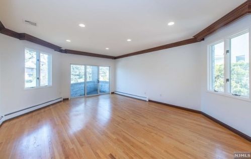 289 Center St, Englewood, NJ 07632-1612