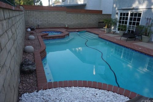 27067 Alabastro Dr, Santa Clarita CA  91354-2215 exterior