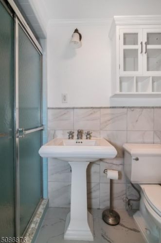 3 Orchard St, Greystone Park NJ  07950-3228 exterior