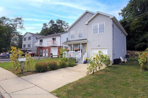 39 Shore Dr, Monmouth Hills NJ  07732-1027 exterior