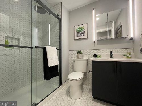 102 Berks St, Philadelphia, PA 19122-0024