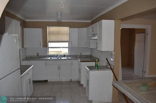 554 1st St, Belle Glade FL  33430-2008 exterior