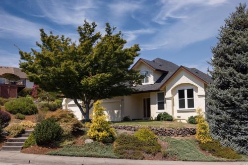 6266 Meadowstone Dr, Santa Rosa, CA 95409-5880