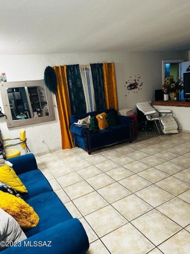 2540 Santa Louisa St, Tucson, AZ 85746-6347