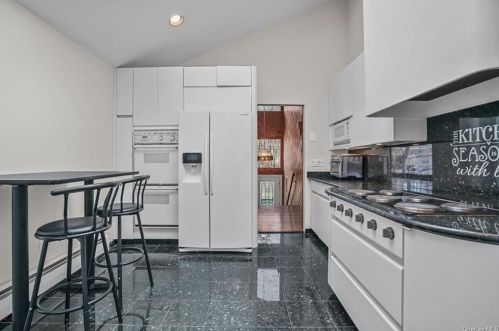 6 Mayer Dr, Airmont NY  10901-3807 exterior