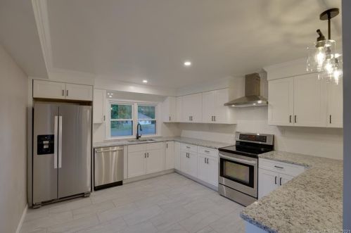80 Circle Dr, Litchfield CT  06750-1710 exterior