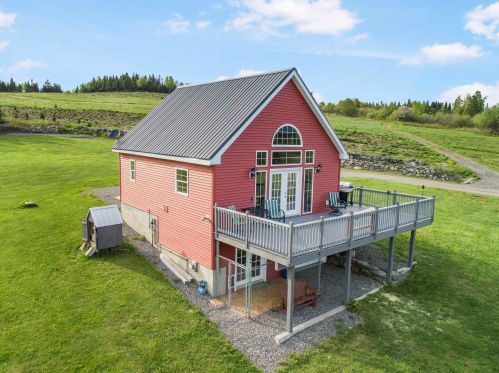 127 Bennett Hill Rd, Columbia NH  03576-3308 exterior