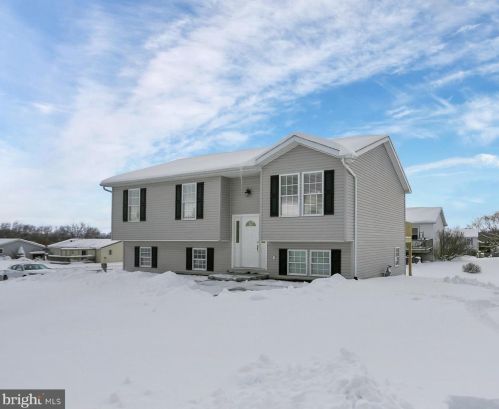391 Cortland Cir, Lees Cross Roads, PA 17257-8529