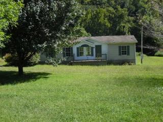 1442 Old Stage Rd, Charlotte, TN 37036-6507