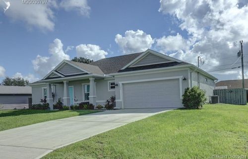 127 Ridgecrest Dr, Fort Pierce, FL 34953-5450