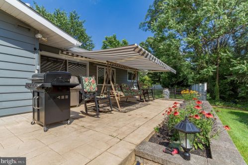 1014 Thomas Ave, Riverton, NJ 08077-2321