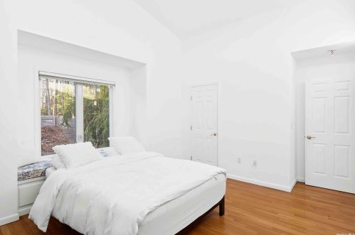 34 Quarter Rd, West Hampton NY  11977-1003 exterior