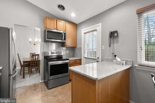 6010 Rdg Frd Dr, Springfield VA 22015-3651 exterior