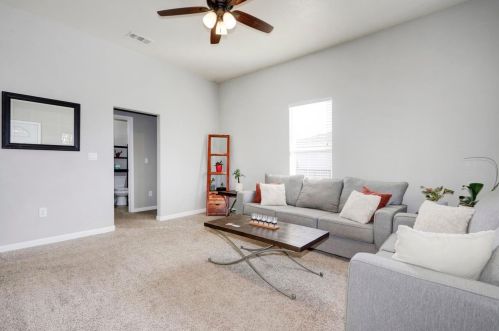 9665 Kent St, Elk Grove CA  95624-2432 exterior