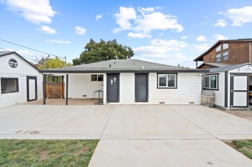 3130 Airline Hwy, Hollister CA  95023-9725 exterior