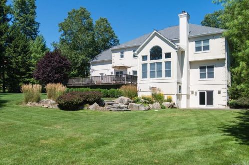 100 Stonewall Cir, White Plains NY  10604-1124 exterior