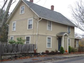 203 Maple Ave, Uncasville CT  06382-2017 exterior