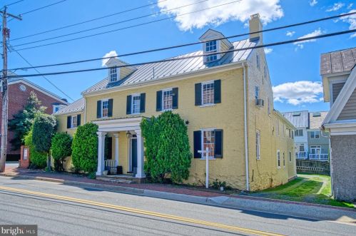 209 Loudoun St, Leesburg, VA 20175-3115