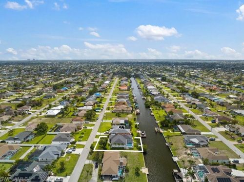 208 30th Ter, Cape Coral, FL 33904-3432