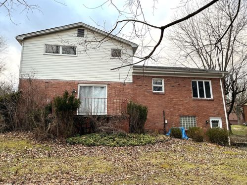 249 Deerpath Rd, New Kensington, PA 15068-4633